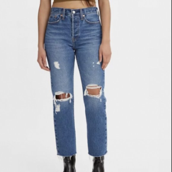 Levi's Distressed Wedgie Straight Jean - Picture 2 of 15